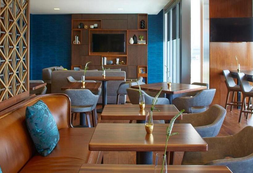 Номер Стандарт, Renaissance Dallas At Plano Legacy West