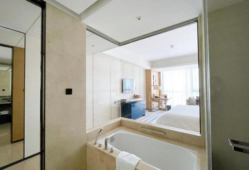 Номер Клуб Кровать Кинг, Sheraton Zibo