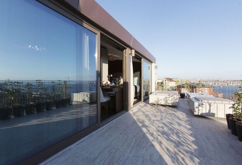 سوییت با چشم‌انداز دریا, Noble22 Suites Special Category