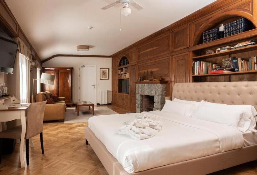 سوییت سوپریور, Angelats Hotel   A Signature Boutique