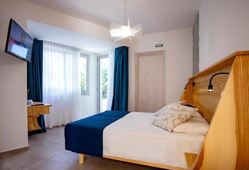 اتاق لوکس با چشم‌انداز دریا, Park Oasi Resort