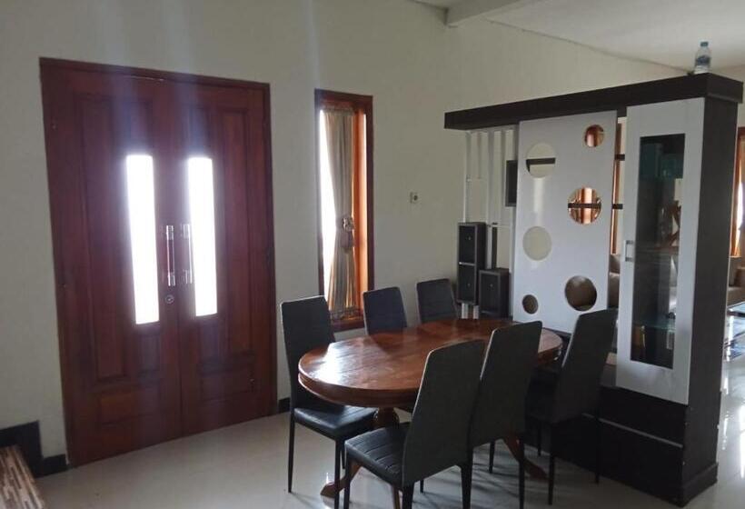 标准间, Aaa, Astungkara, Amazing Bromo Villa, Managed By Triple A Tour, Additional Bromo Jeep Tour And Airpo