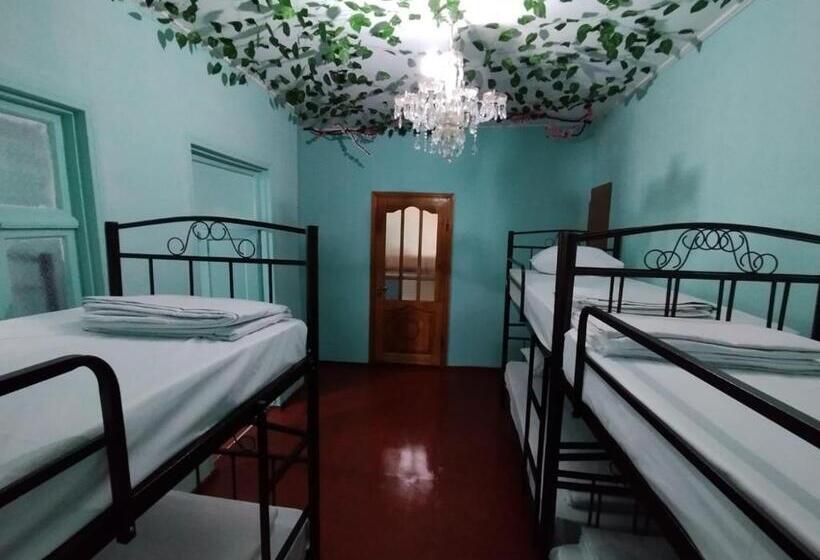 共用房间的床, Sweet Home Hostel