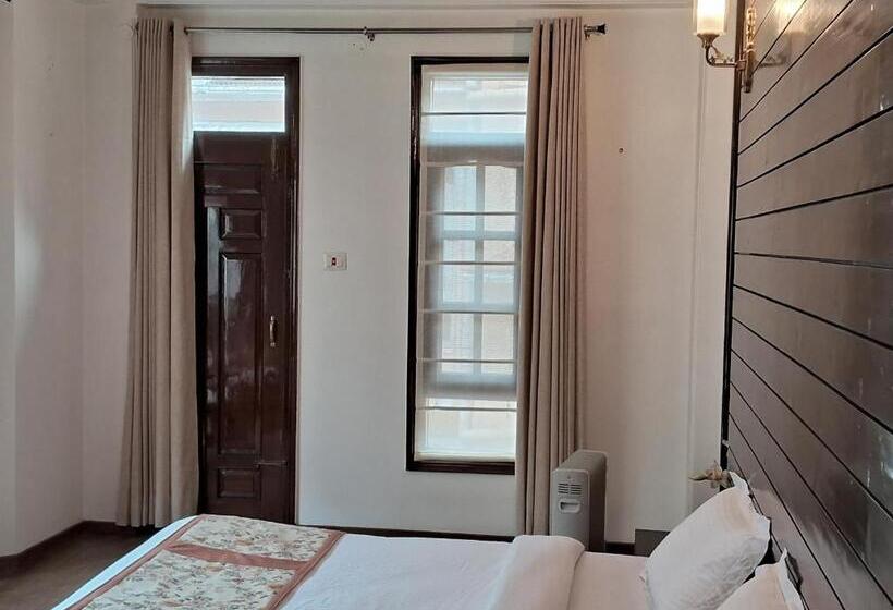 스탠다드 룸 킹사이즈 침대, 7 Oak Sanjauli Bed&breakfast