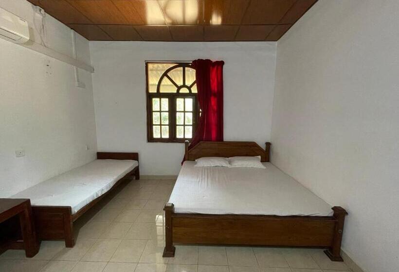 Номер Стандарт, Bhawana Canal View Resort