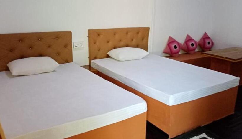 Номер Стандарт, Bhawana Canal View Resort