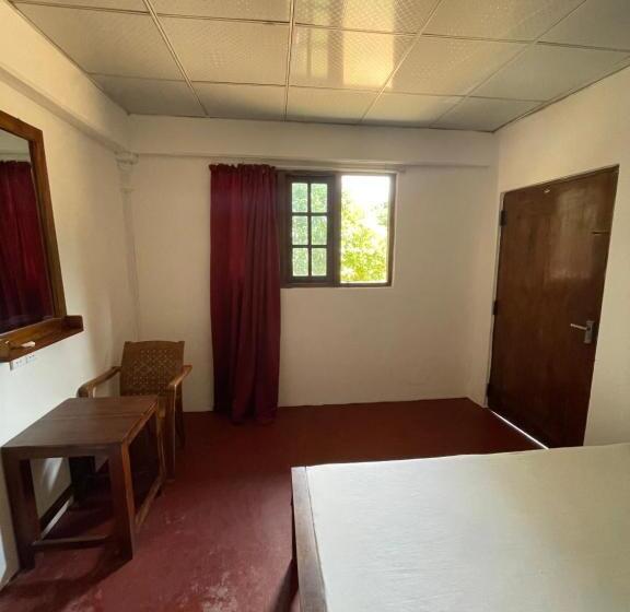 Номер Стандарт, Bhawana Canal View Resort