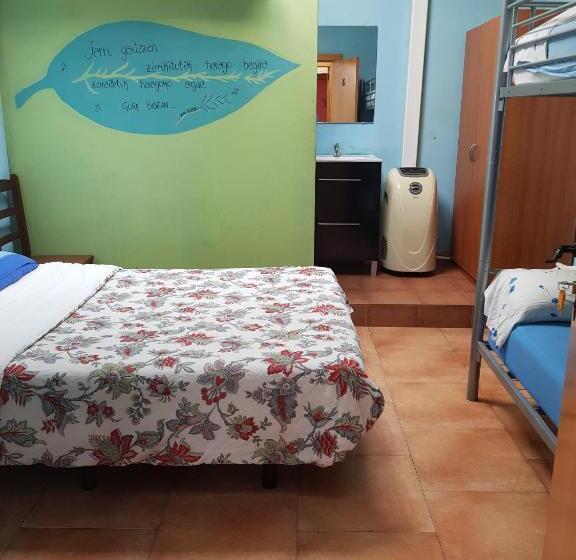 Четырехместный Номер Стандарт, Albergue Kortarixar