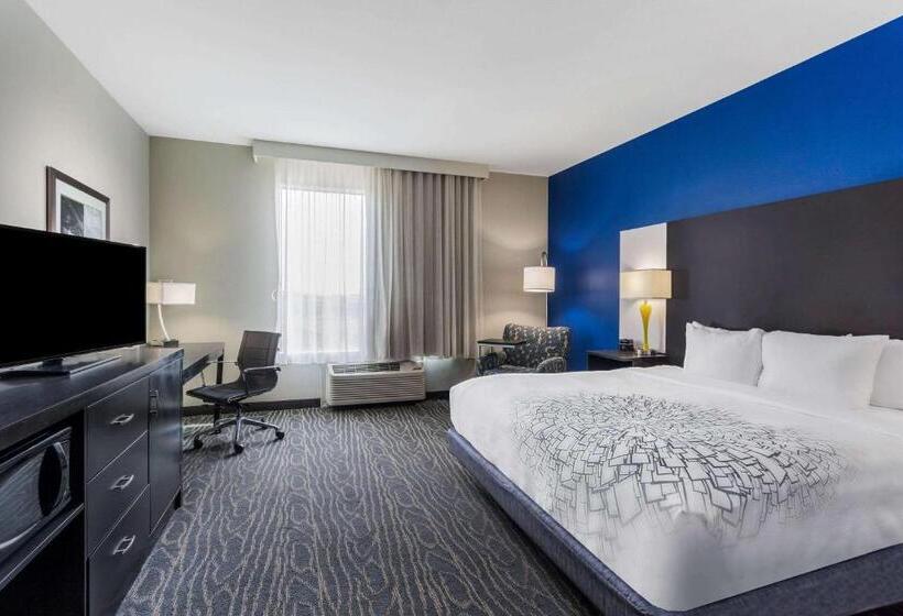 身障者適用キングサイズベッドルーム, La Quinta By Wyndham Odessa North   Sienna Tower