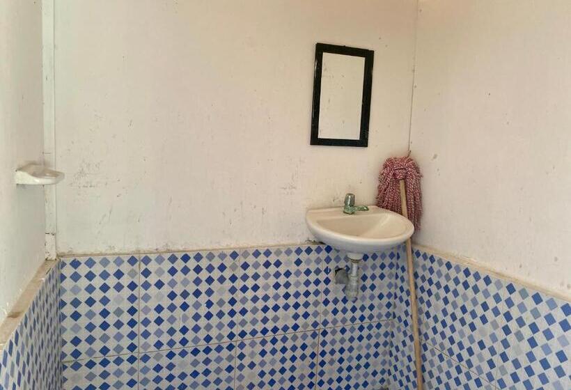 اتاق لوکس خانوادگی, Doña Aura
