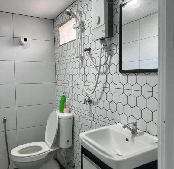 Четырехместный номер эконом класса с общей ванной комнатой, K Suites