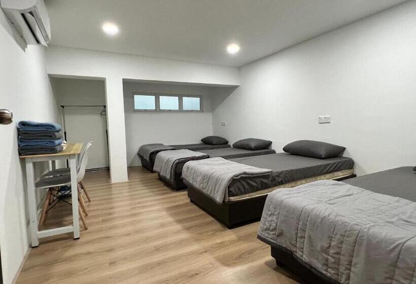 Четырехместный номер эконом класса с общей ванной комнатой, K Suites