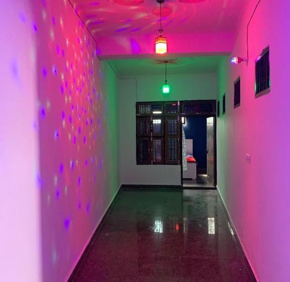 Трехместный Номер Классика, Pop Raj Hotel Oyo