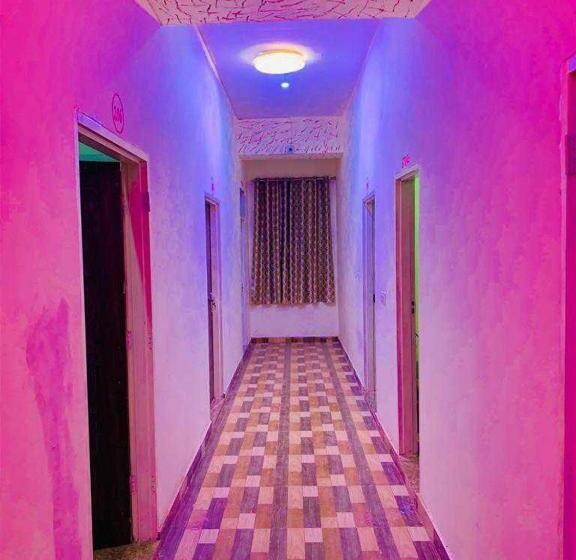 Трехместный Номер Классика, Pop Raj Hotel Oyo