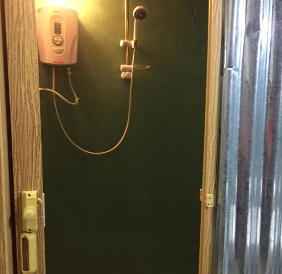 چادر با خدمات رفاهی استاندارد, Hikers Sleep Port Guesthouse