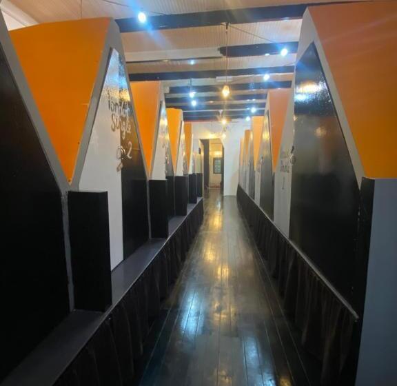 چادر با خدمات رفاهی استاندارد, Hikers Sleep Port Guesthouse