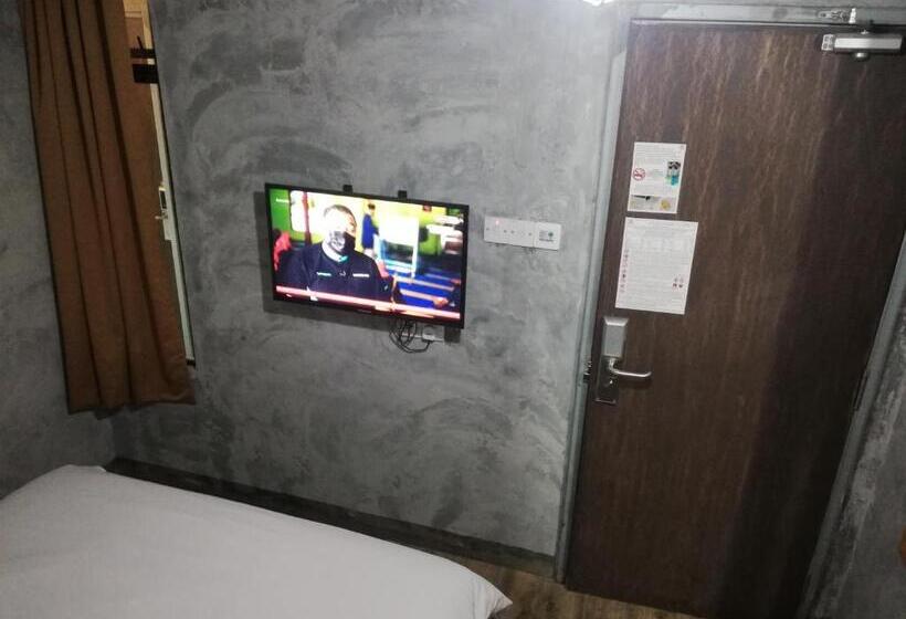 Номер Deluxe, Myera