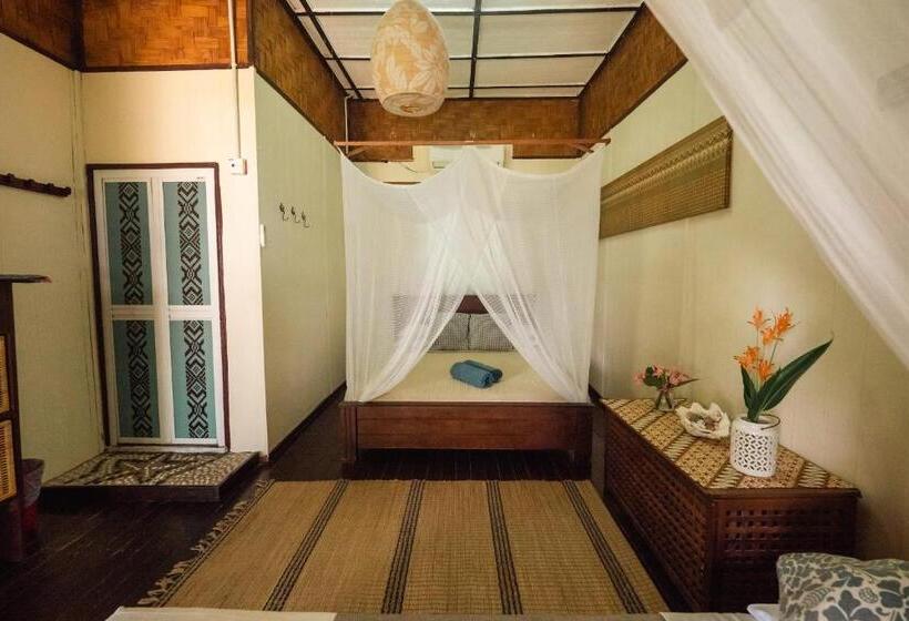 Standard Triple Room with Terrace, Swiss Cottage Tioman