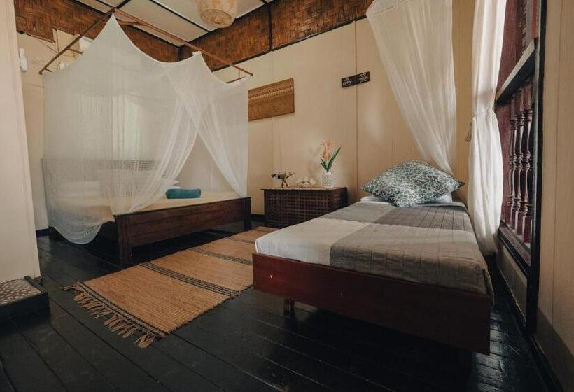 Standard Triple Room with Terrace, Swiss Cottage Tioman