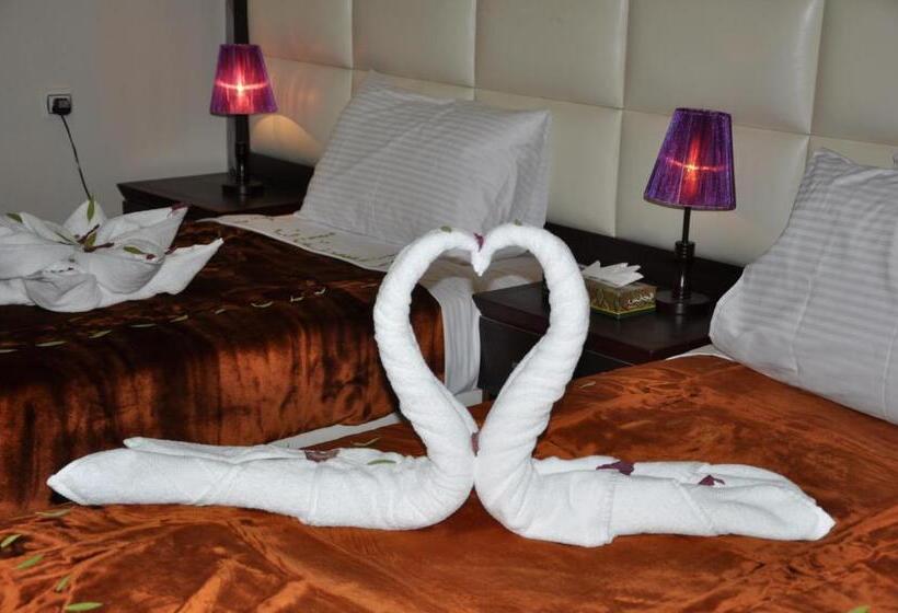 Люкс, Al Bustan Crown Hotel 2