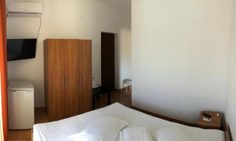 基本间, Vila Orient 2