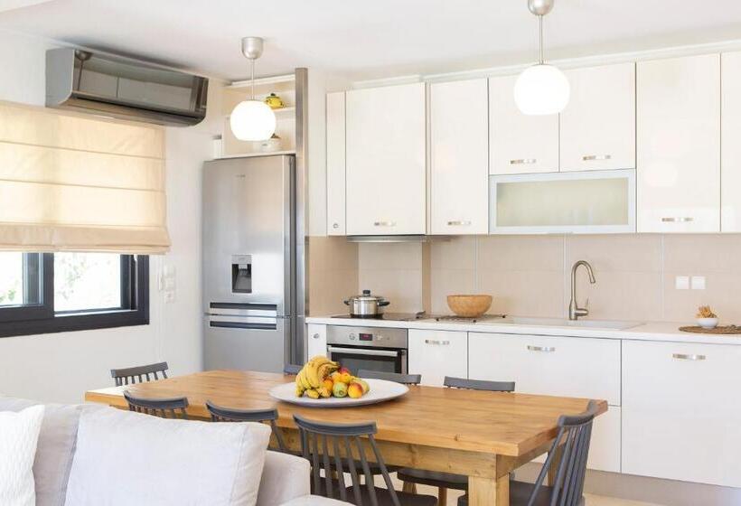 דירת שלושה חדרים, Agni Suites
