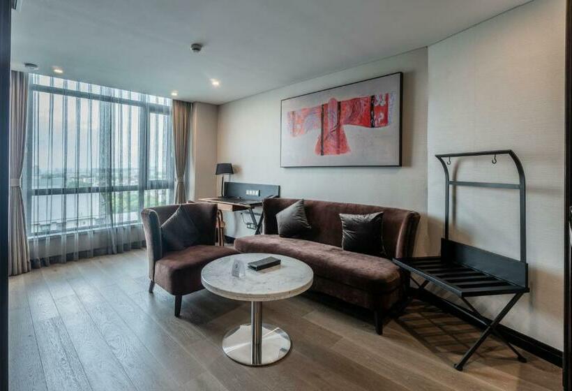 سوییت جونیور, Doubletree By Hilton Shanghai Hongqiao