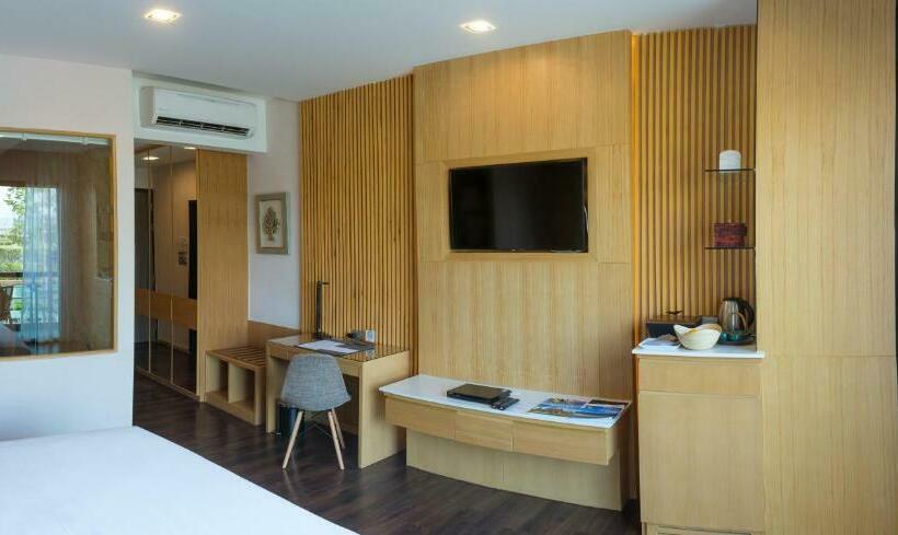 Номер Deluxe с Балконом, North Hill City Resort  Sha Extra Plus