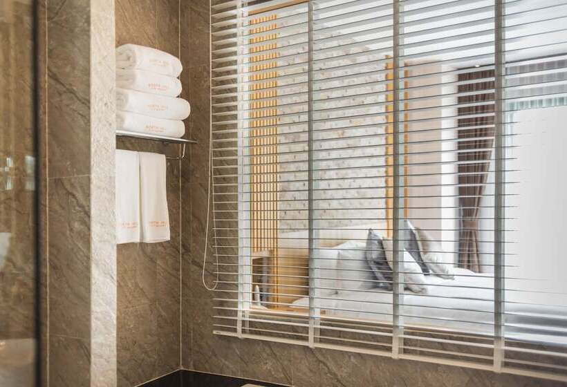 Номер Deluxe с Балконом, North Hill City Resort  Sha Extra Plus