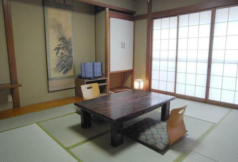 Номер Economy с общей ванной комнатой, Ryokan Yamamuro