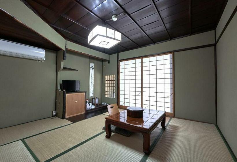 Номер Economy с общей ванной комнатой, Ryokan Yamamuro