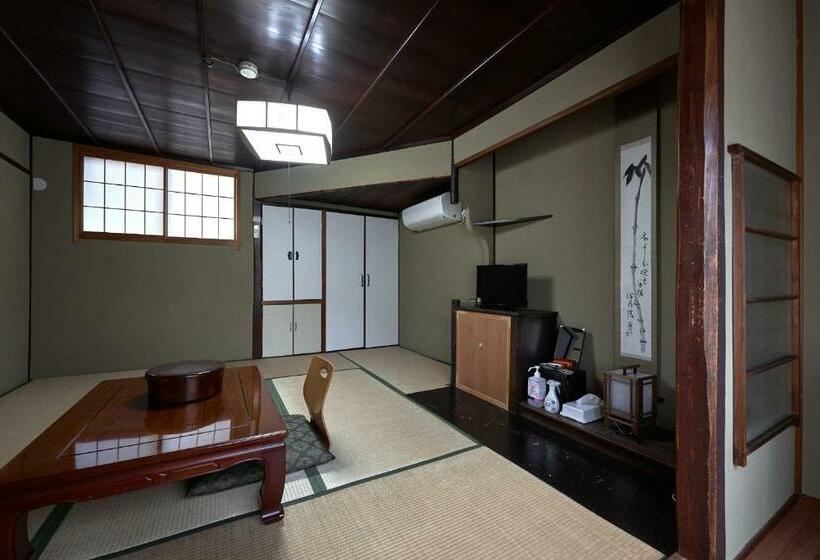 Номер Economy с общей ванной комнатой, Ryokan Yamamuro