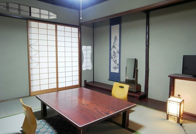 Номер Economy с общей ванной комнатой, Ryokan Yamamuro