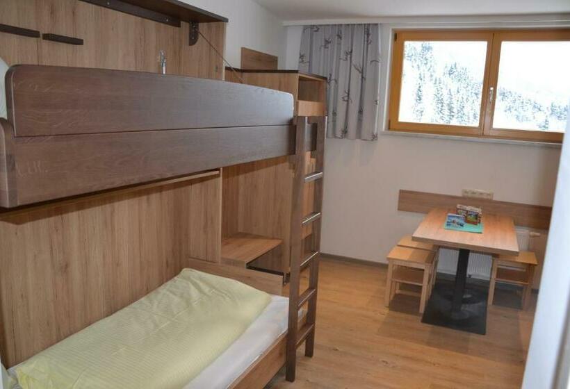 4인용 스탠다드 룸, Jugendpension Müllauerhof