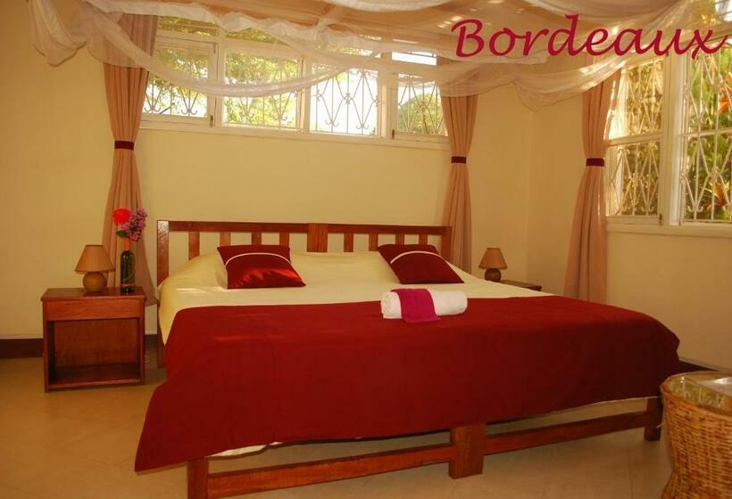 غرفة قياسية, Karibu Entebbe