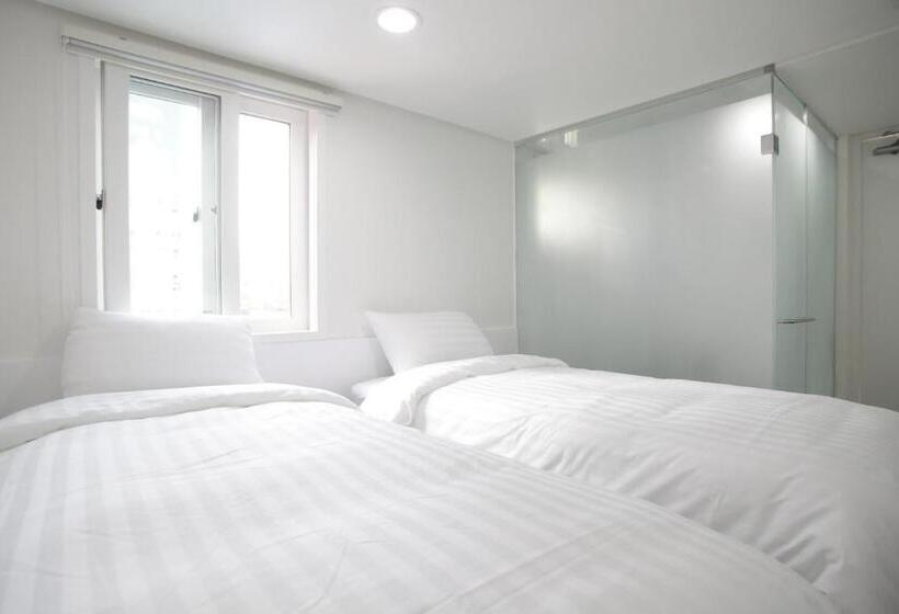 Номер Стандарт с Балконом, K Pop Hotel Seoul Tower