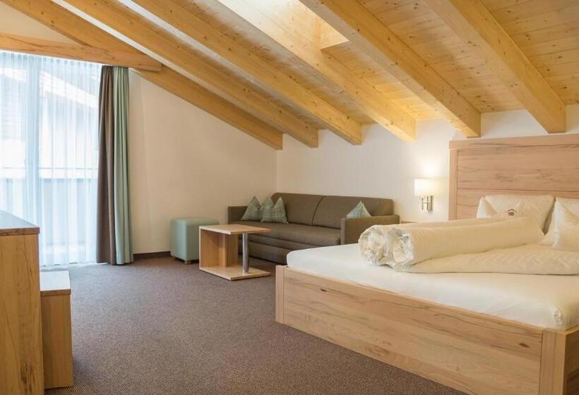 발코니가 있는 4인용 스탠다드 룸, Alpinhotel Monte Superior   Silvretta Card Premium Betrieb