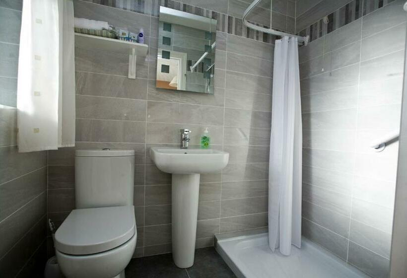 이코노미 룸, Avalon House B&b