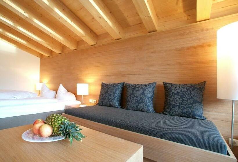 Номер Superior с Балконом, Quality Hosts Arlberg   Hotel Goldenes Kreuz B&b