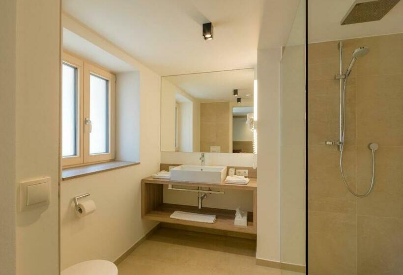Comfort room with balcony, Quality Hosts Arlberg   Hotel Goldenes Kreuz B&b