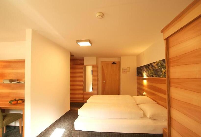 Полулюкс с Балконом, Quality Hosts Arlberg   Hotel Goldenes Kreuz B&b