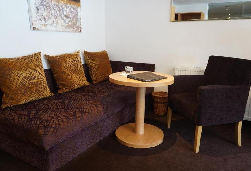 Трехместный Номер Комфорт, Quality Hosts Arlberg   Hotel Goldenes Kreuz B&b