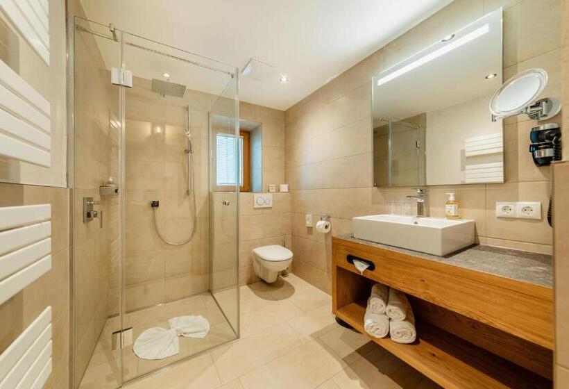 スーペリアールーム, Kräuterhotel Hochzillertal