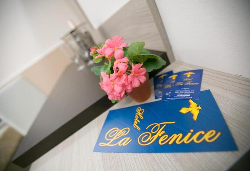 اتاق استاندارد سه نفره, La Fenice