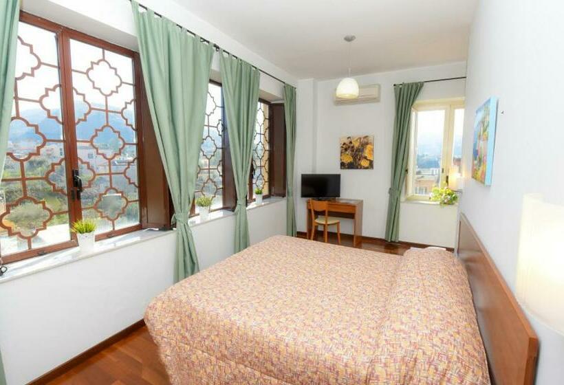 اتاق اکونومی, Villa Crawford