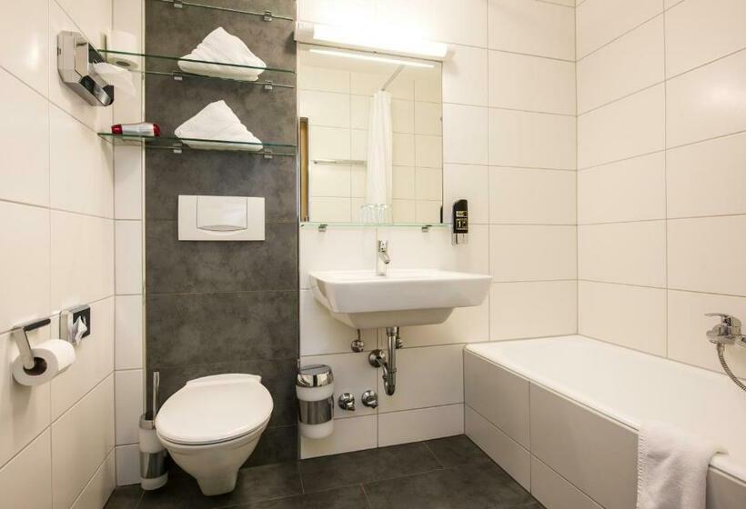 Family Suite, Witt