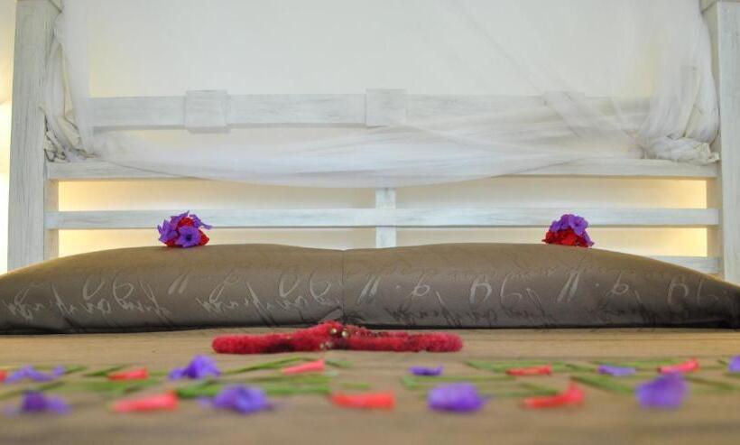 سوئیت با بالکن, Kola Beach Resort