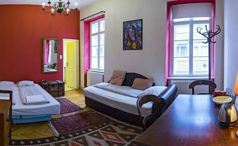 Háromágyas Standard Szoba, Santico Art Hotel And Hostel