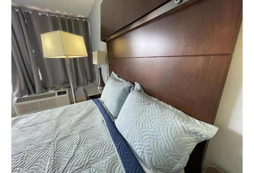 스탠다드 룸 더블 침대 2개, Lamplighter Inn By Oyo Charlotte Airport Area