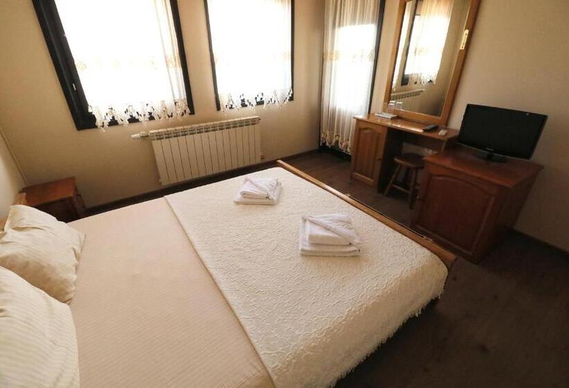 Номер Стандарт с Балконом, Family Hotel Arbanashka Sreshta